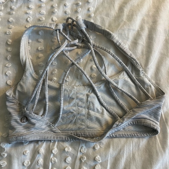 2 Lululemon sports bras// size 4 and 6 free to be and like a cloud - Picture 3 of 5